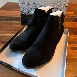 Brand new Kensie Suede booties